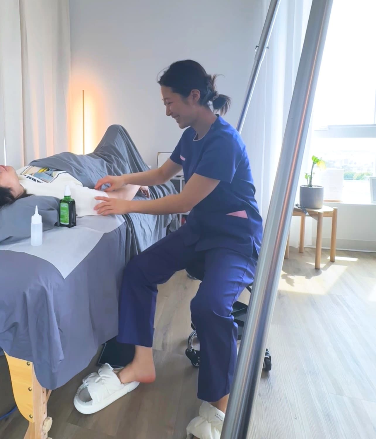 Shiona working hands-on with a client during a session